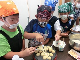 鹿児島市児童クラブのクッキング